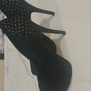 Black and Gold Velour Pumps